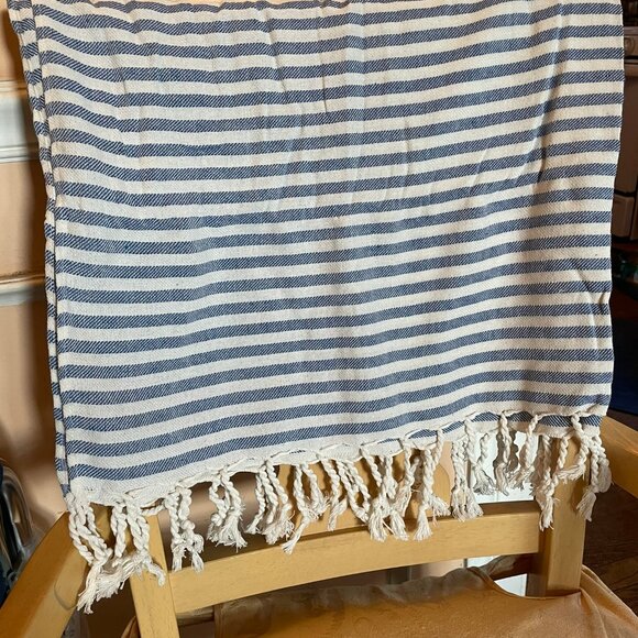 Blue & White Wrap/Scarf -100% Cotton - Picture 4 of 7